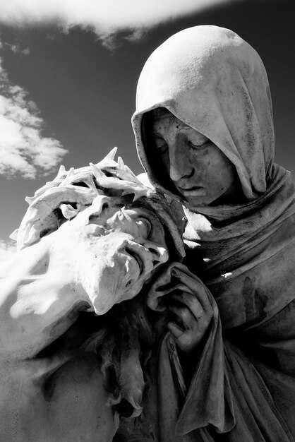 Какие принципы он пропагандировал в своих учениях?