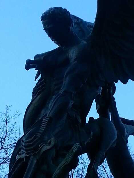 Каково значение его детства для будущей деятельности?