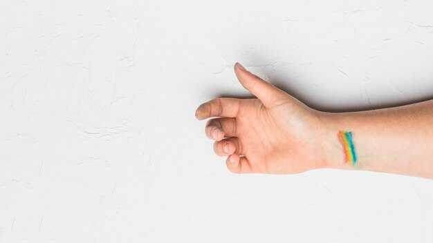 Значение черной и зеленой нитки на запястье