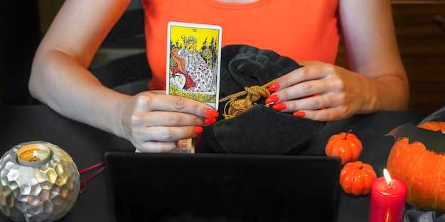 Сочетание Девятки Пентаклей с другими картами Таро