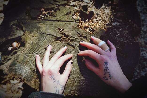 Как правильно держать руку при гадании?