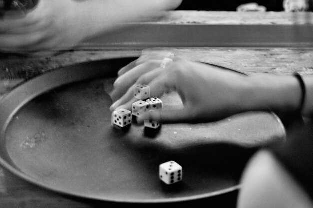 Связь между результатами бросков и событием