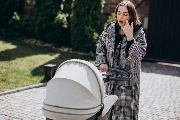 Как коляска отражает внутренние изменения девушки?