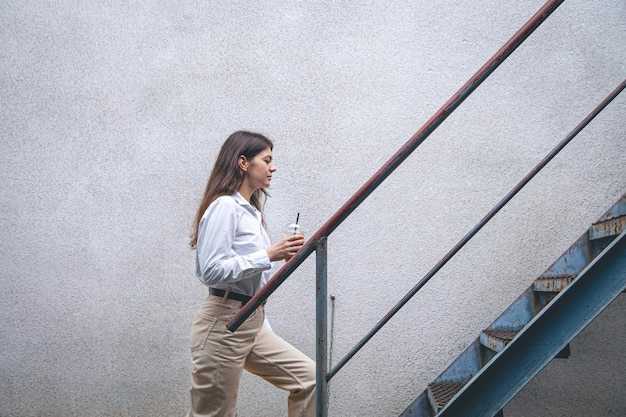 Сны о спуске: предвестники изменений в жизни