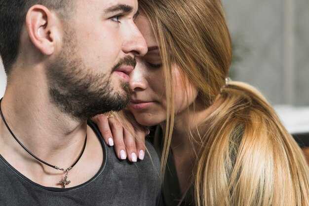 Физическая близость: как проявить любовь через прикосновения?