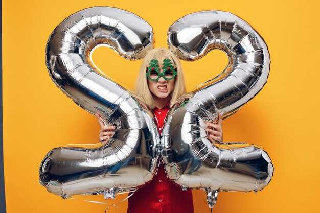 Использование символов и атрибутики