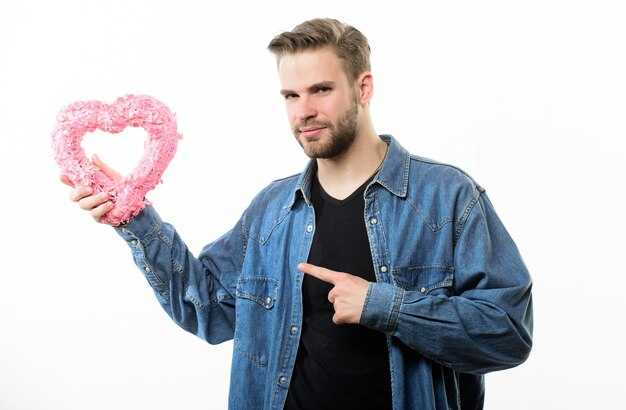 Как он ведет себя в компании друзей