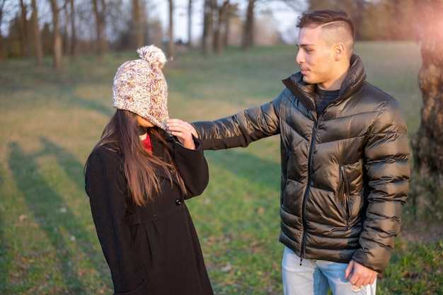 Тон общения: какие слова и интонации он использует