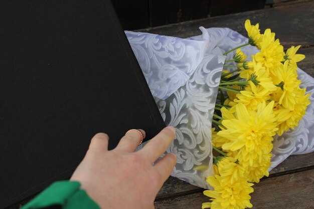 Необходимые инструменты и материалы для сборки букета