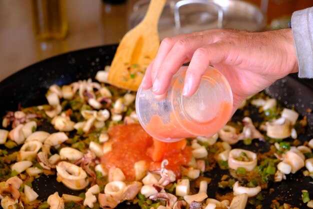 Как правильно очистить кальмары