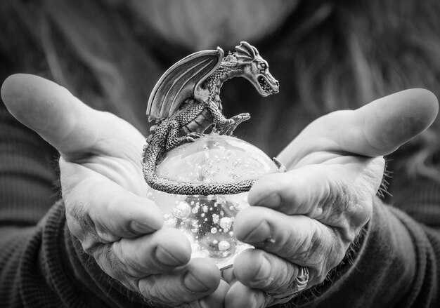 Личностные черты Кости Дракона Весов