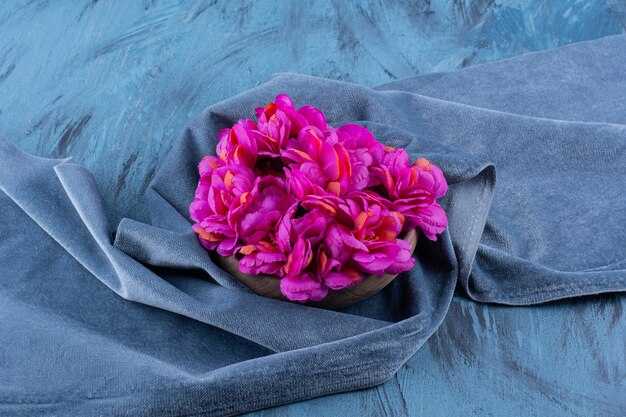 Комбинирование пиона с другими растениями для привлечения богатства