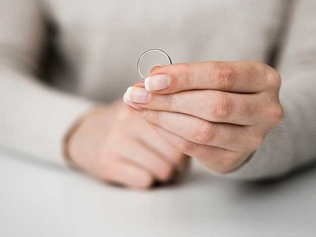 Ношение кольца на безымянном или другом пальце