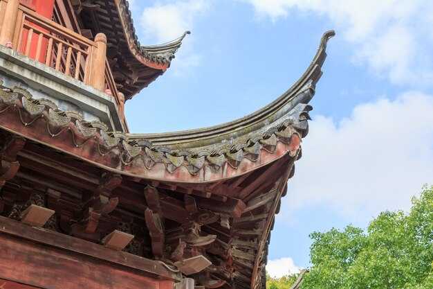 Функциональные особенности загнутых крыш