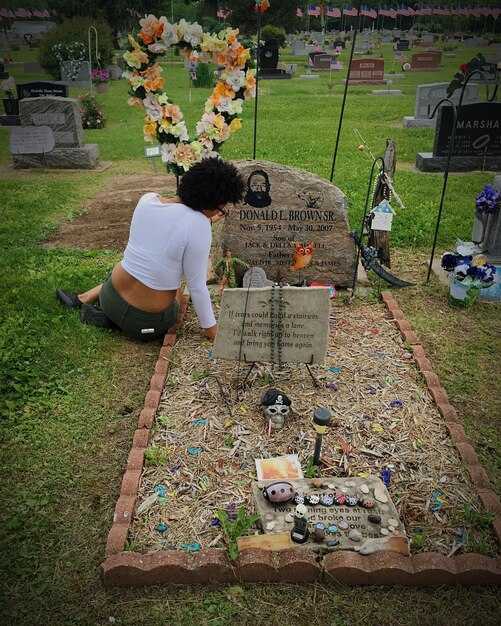 Значение открытых калиток на кладбище