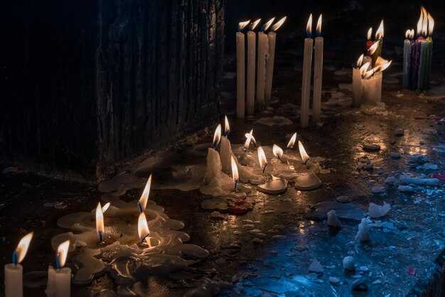 Какие предметы кладут и зачем?