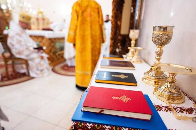 Дни и время служб