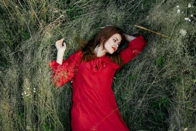 Сидеть на зеленой траве во сне: к чему снится сухая трава?