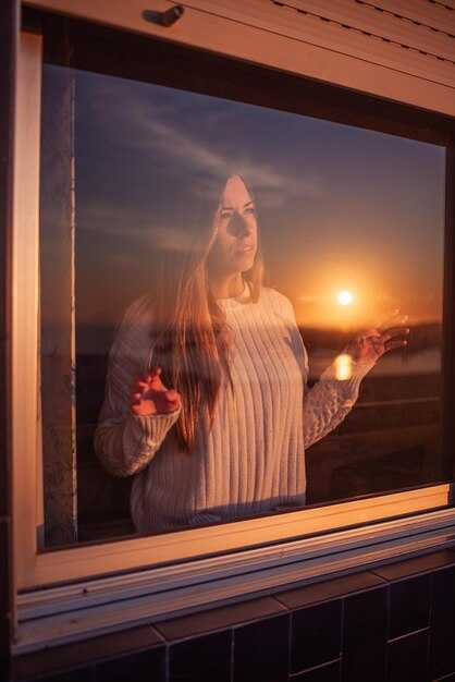 Открытое окно как символ свободы: как это истолковать?