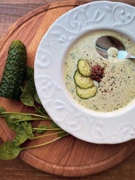 Как правильно добавить солёные огурцы