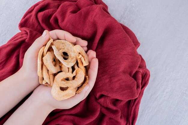 Сухари в руках: знак чего?