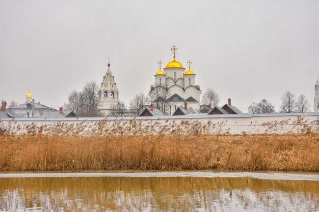 Когда и кем был построен собор?