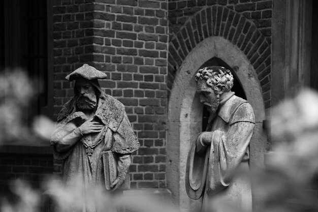 Критика и споры вокруг идей Шоластика