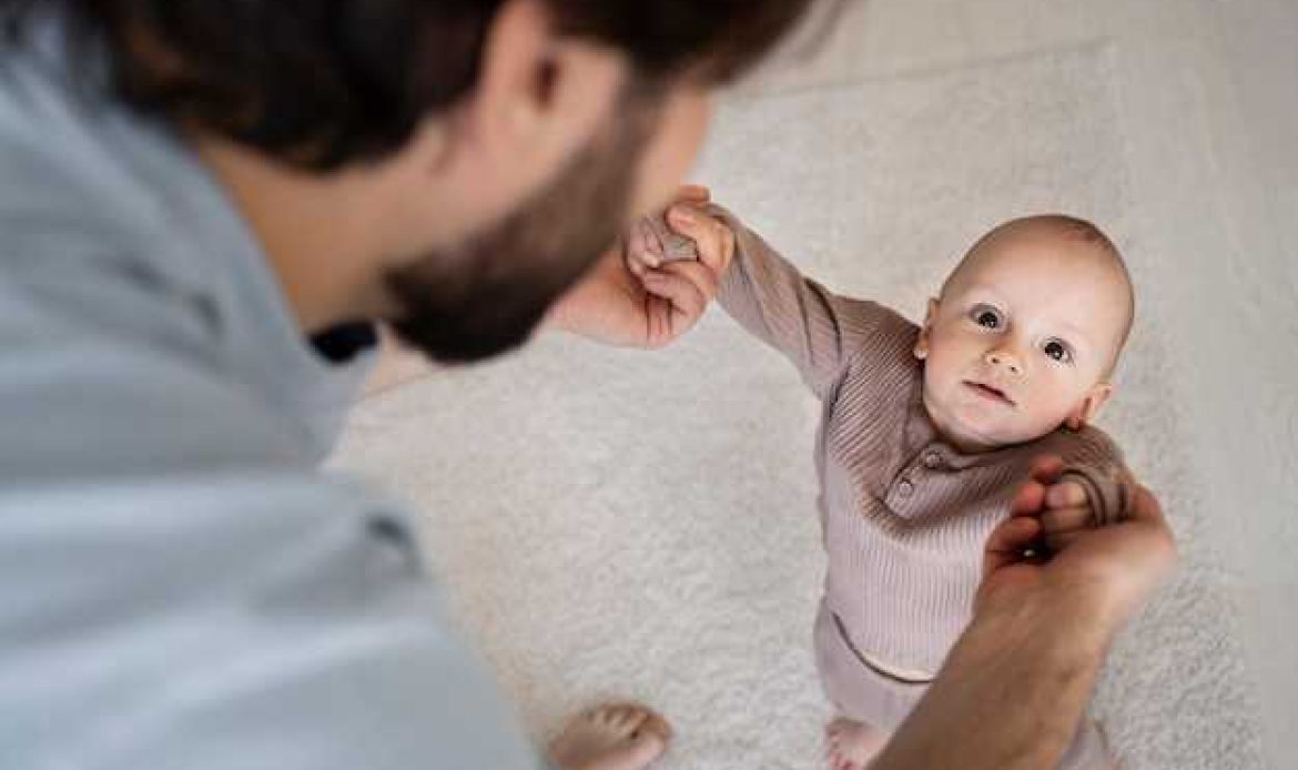 Что ребенок в 4 месяца должен уметь