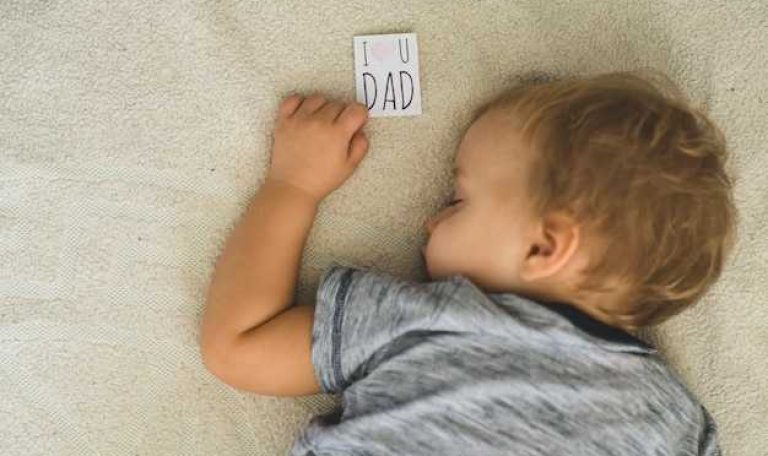 На каком месяце начинает шевелиться ребенок