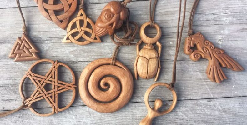 Сколько амулетов можно носить одновременно: магический ликбез для тех, кто боится переборщить