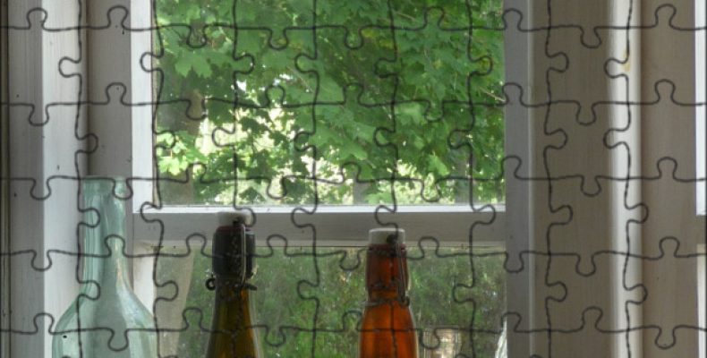 Стеклянный талисман: Почему простая вещь становится счастливым амулетом?