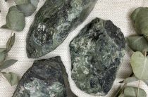 Оберег Змеевик: почему этот камень называют «хранителем тайн» и кому он нужнее всего