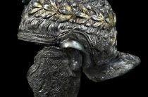 Коллаж амулет римлянина: древний щит или опасная игрушка для современного человека?