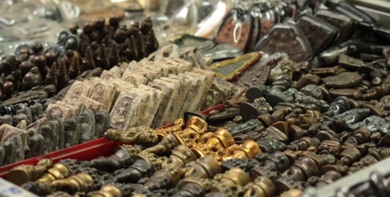 Как не попасть впросак: секреты выбора идеального салона талисманов