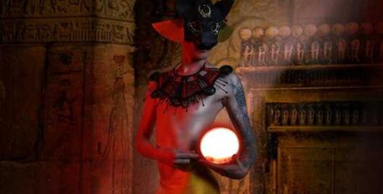 Апофис в египетской мифологии — злой змей и враг бога солнца Ра