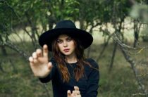 Чего боятся колдуни — Как распознать ведьму и её признаки