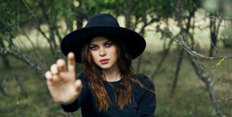 Чего боятся колдуни — Как распознать ведьму и её признаки