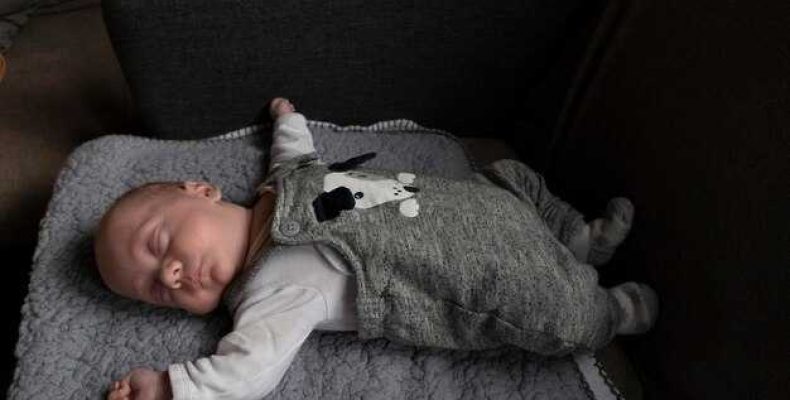 Что делать если новорожденный ребенок перепутал день с ночью