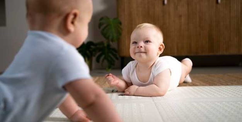 Что должен ребенок уметь в 5 месяцев