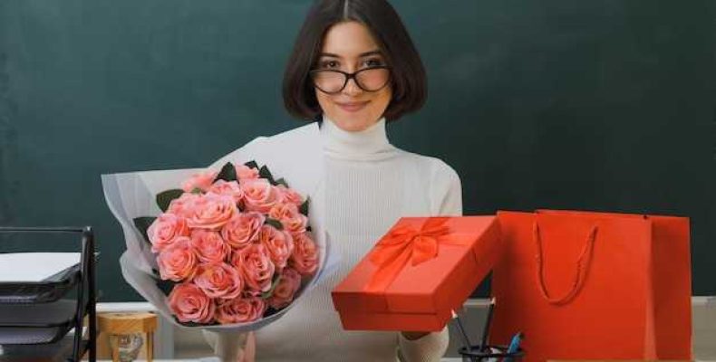 Что можно подарить на день учителя мужчине классному руководителю