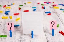 Что означает перевернутая запятая в ребусе — расшифровка и примеры