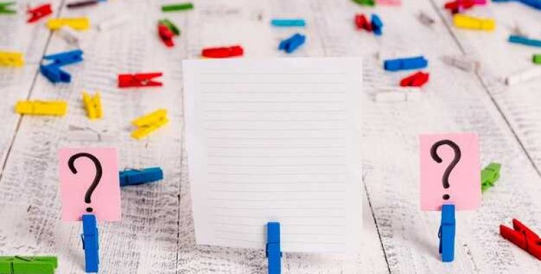 Что означает перевернутая запятая в ребусе — расшифровка и примеры