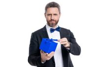 Что подарить мужчине преподавателю