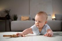 Что ребенок должен уметь в 9 месяцев