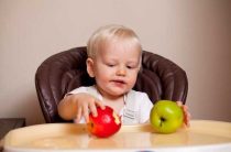 Что ребенок ест в 8 месяцев