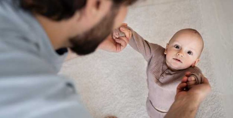 Что ребенок в 4 месяца должен уметь