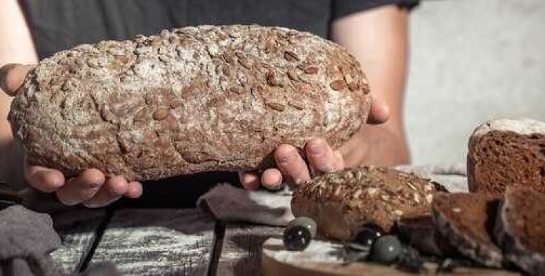 Что такое порча на хлеб и как она влияет на кусок сухого хлеба?