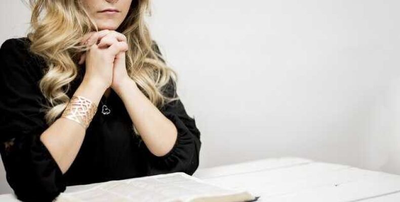 Что такое сугубая молитва и ектения — основные отличия и значение