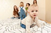 Что умеют дети в 10 месяцев