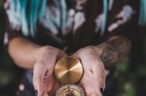 Загадочный талисман, который тянет на себя внимание сильнее, чем вы думаете